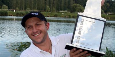 4 Les Thompson MMT 2012 and his trophy 2.jpg